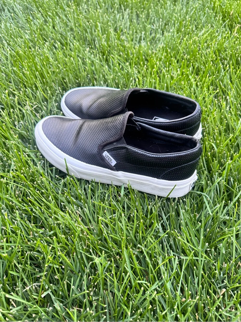Vans Classic Black Leather shoes– Women’s 6.5